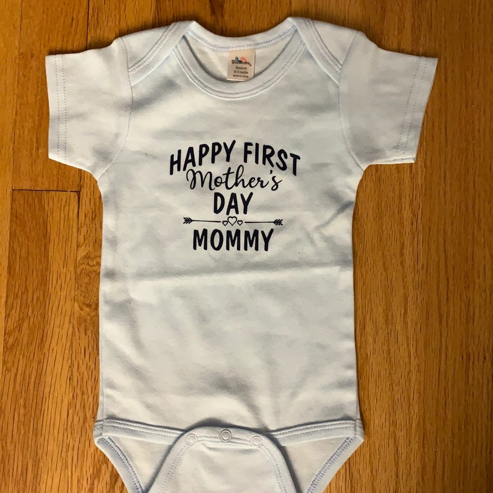 NWOT Infant Onesie Size 6-12 Months
